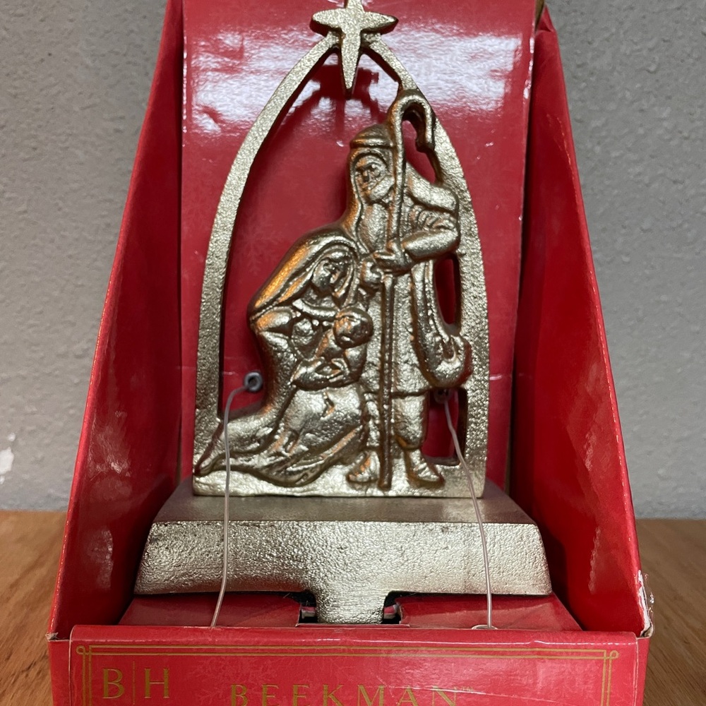 Beek Man Gold Nativity Scene Holder